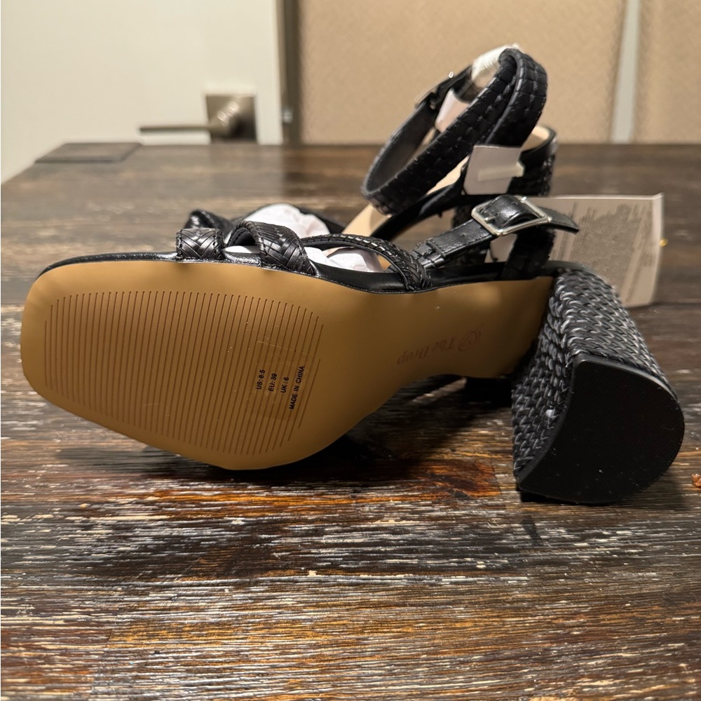Elegant Black Strappy Women's Sandals with Heel - Picture 3 of 5